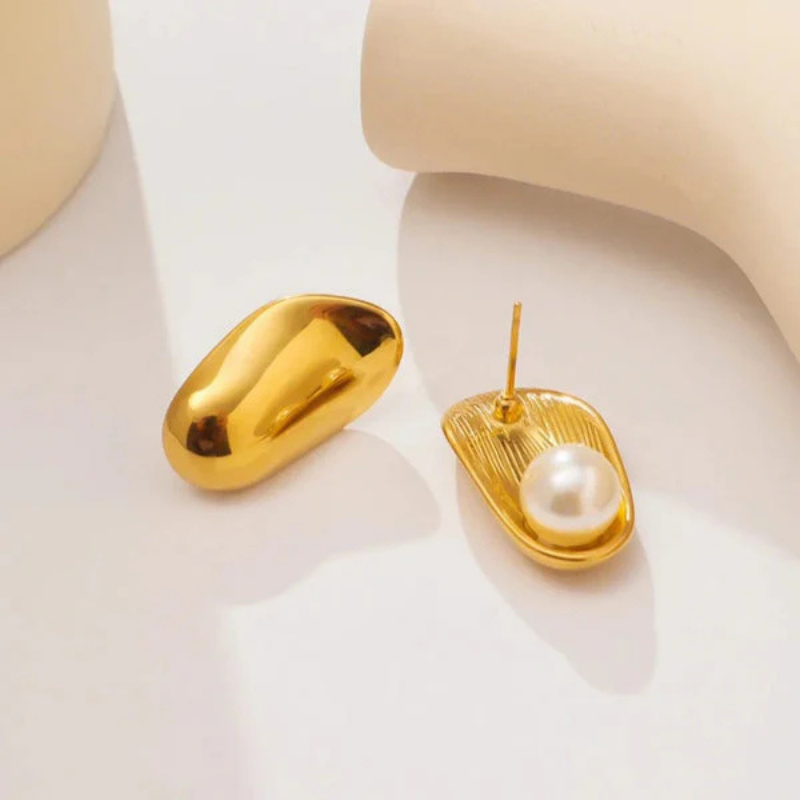 Pearl Glow Gold Studs